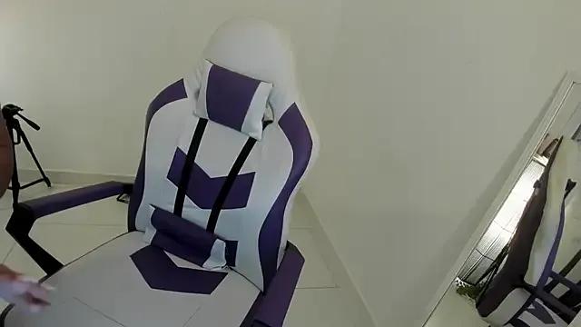 Lucy_Strong — Topless+ Whipped cream on tits