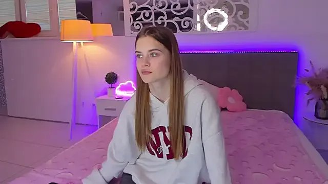 LuisaClover on StripChat