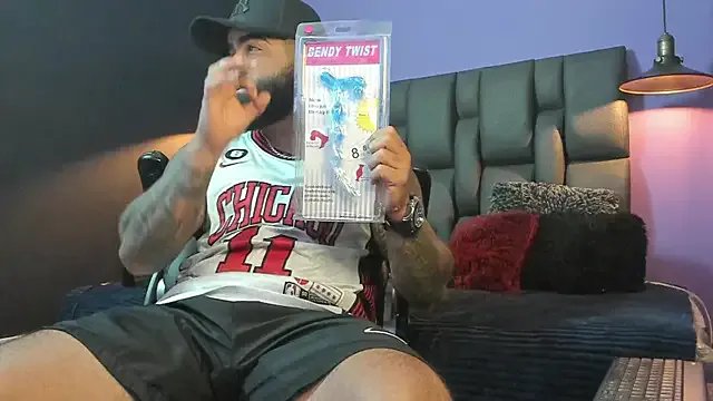 Lyon_vach on StripChat