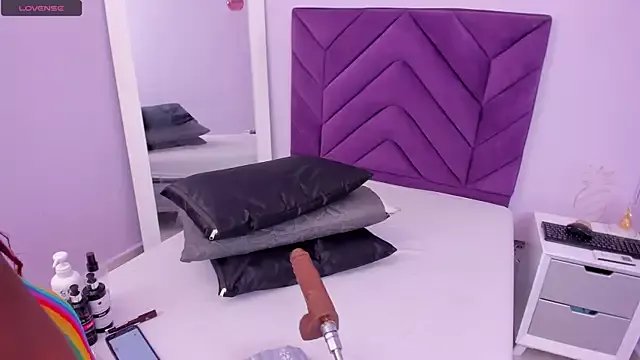 Maddyjohnsonn on StripChat