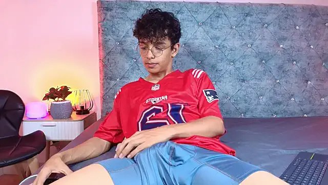 maxfrost_1 on StripChat