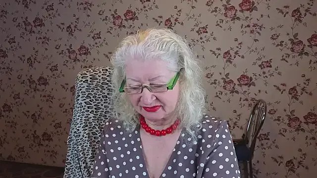 Maya_Mayflower on StripChat