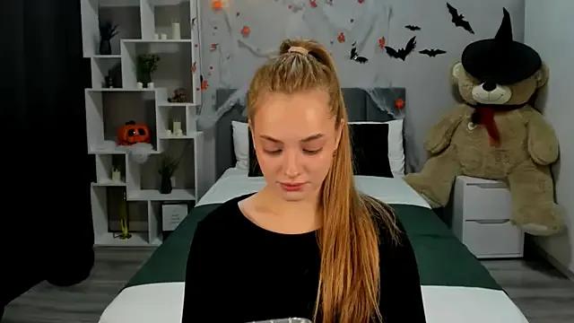 MelanieAlves — lingerie show