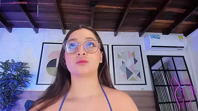 MiaKay1 on StripChat