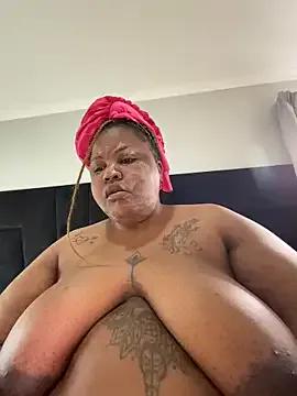 MissLola27 on StripChat 