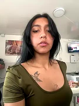 Nahomy_cute1 — Freechat on StripChat