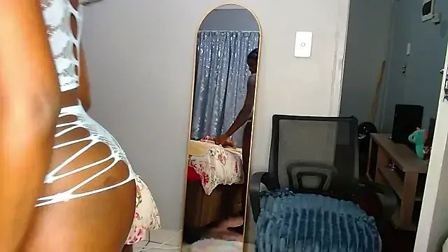 NaughtyVixen25 on StripChat