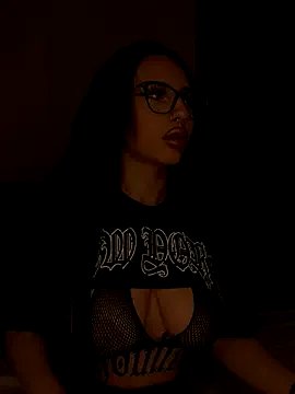 RavenFoxxy on StripChat