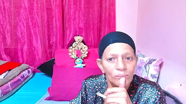 SLUTTYROXY on StripChat