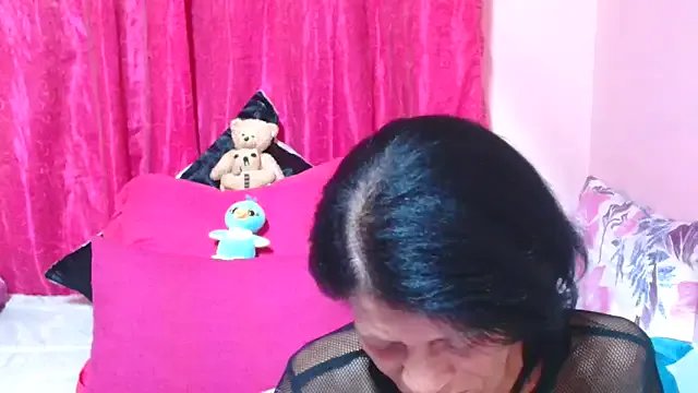 SLUTTYROXY on StripChat