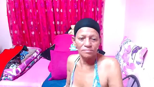 SLUTTYROXY on StripChat