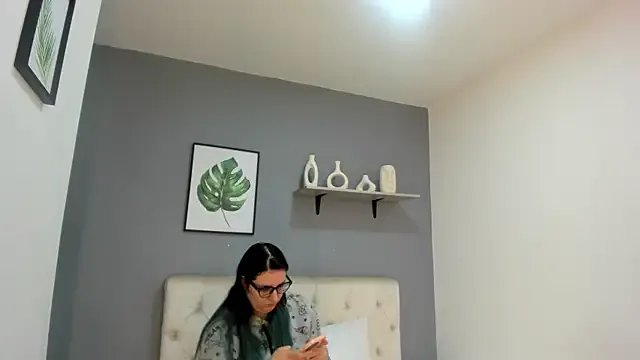 Soe_Lara on StripChat