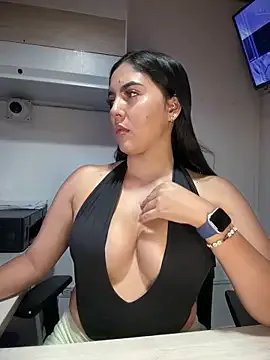 Sofia_Collins- on StripChat