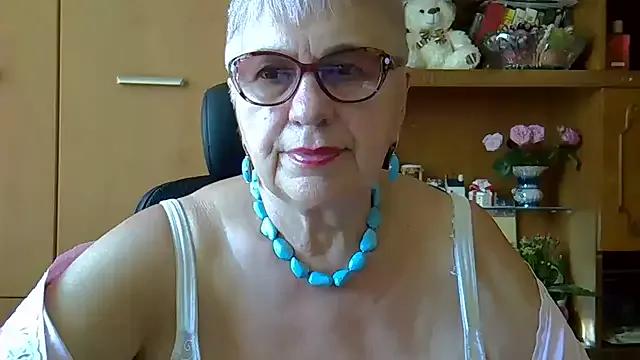 SweetCherry27 on StripChat 