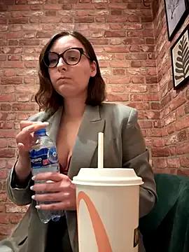 The_Snowwhitee — Naked in KFC in Public Last TipVid