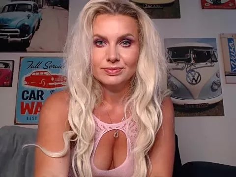 Tinkerbell822 on StripChat