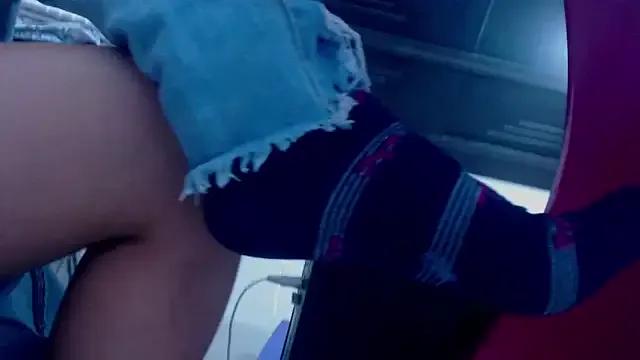 XxxReinaSexyBodyxxX777 on StripChat 