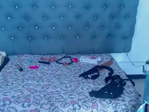 XxxReinaSexyBodyxxX777 on StripChat 