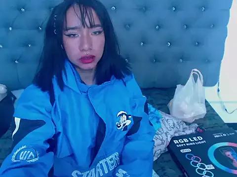 XxxReinaSexyBodyxxX777 on StripChat 