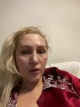 YourBlondee on StripChat