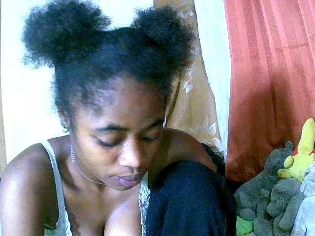 Honoratte from BongaCams