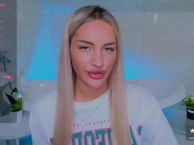 LeilaFlower from BongaCams