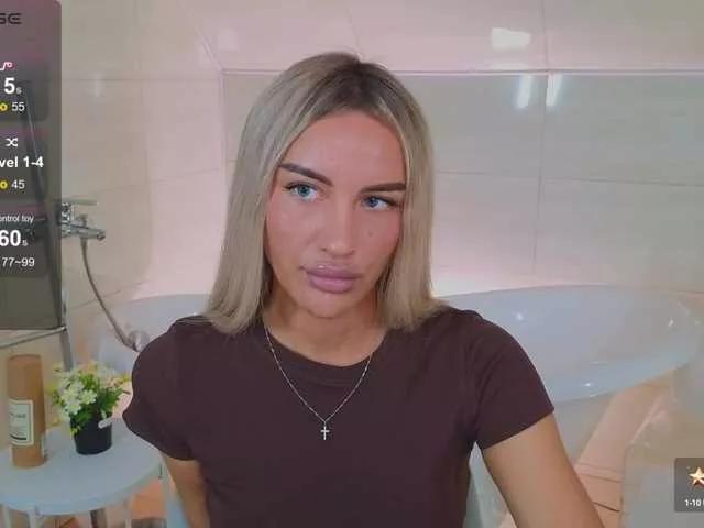 LeilaFlower from BongaCams