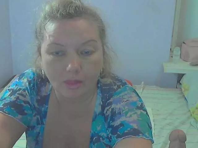 LucyAlexis from BongaCams