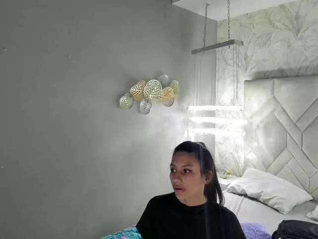 MadhiEvans from BongaCams