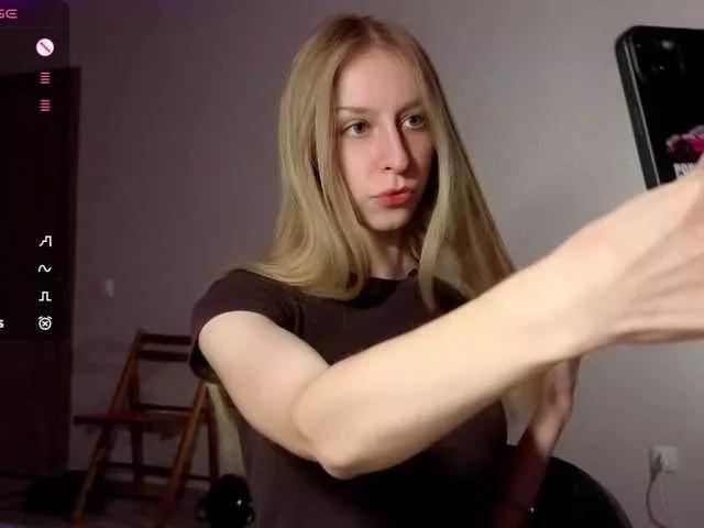 Sweet-zz-Gold from BongaCams