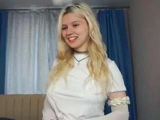 fannydark from CamSoda