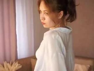 winky-pinky from CamSoda