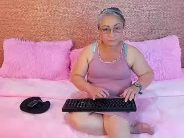 bebaroja from Chaturbate