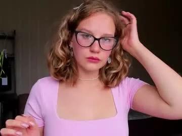 bloomi_lum from Chaturbate