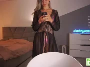 Naked Room checkmypeach 