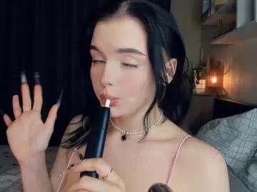 Naked Room cute_caprice 