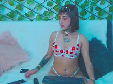 gyal_8_ from Chaturbate