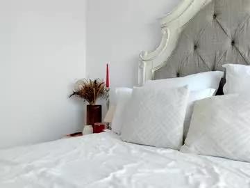 Naked Room larissa4 