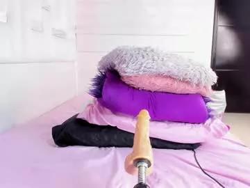 Naked Room lunaasweett 