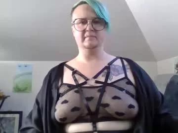 queerlyjaz from Chaturbate