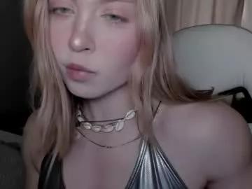 vanillalivitski from Chaturbate