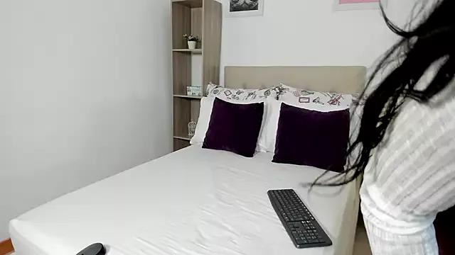 addelyn_rousee from StripChat