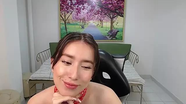 Naked Room Adhara_Kitten 