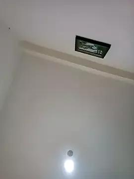 Naked Room altinya 