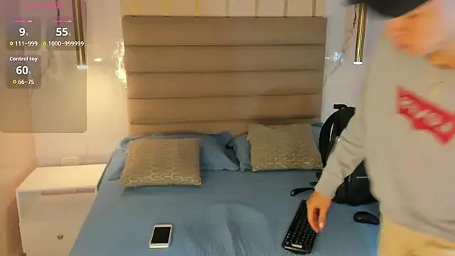 AmadeoDesanti from StripChat is Freechat