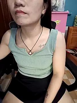 Bee_sweet from StripChat