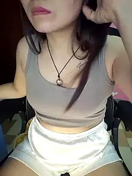 Bee_sweet from StripChat