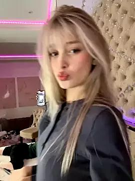 BellaSecrett from StripChat