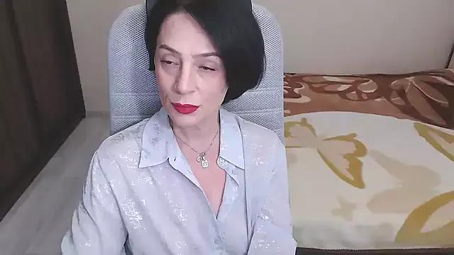 BossyMam from StripChat