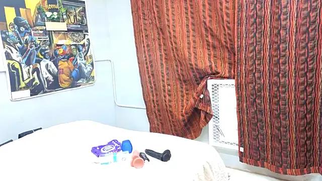 CaramelDelux27 from StripChat